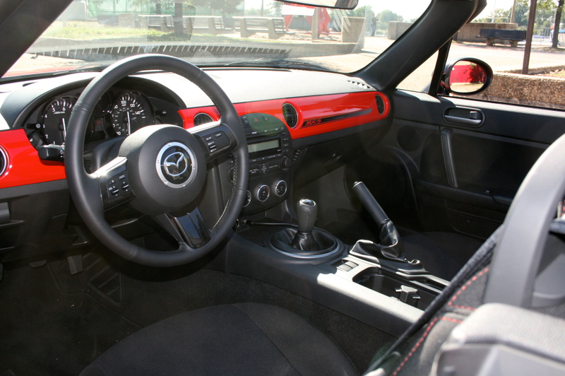 Illustration for article titled 2014 Mazda MX-5 Miata Club Edition: The Jalopnik Review